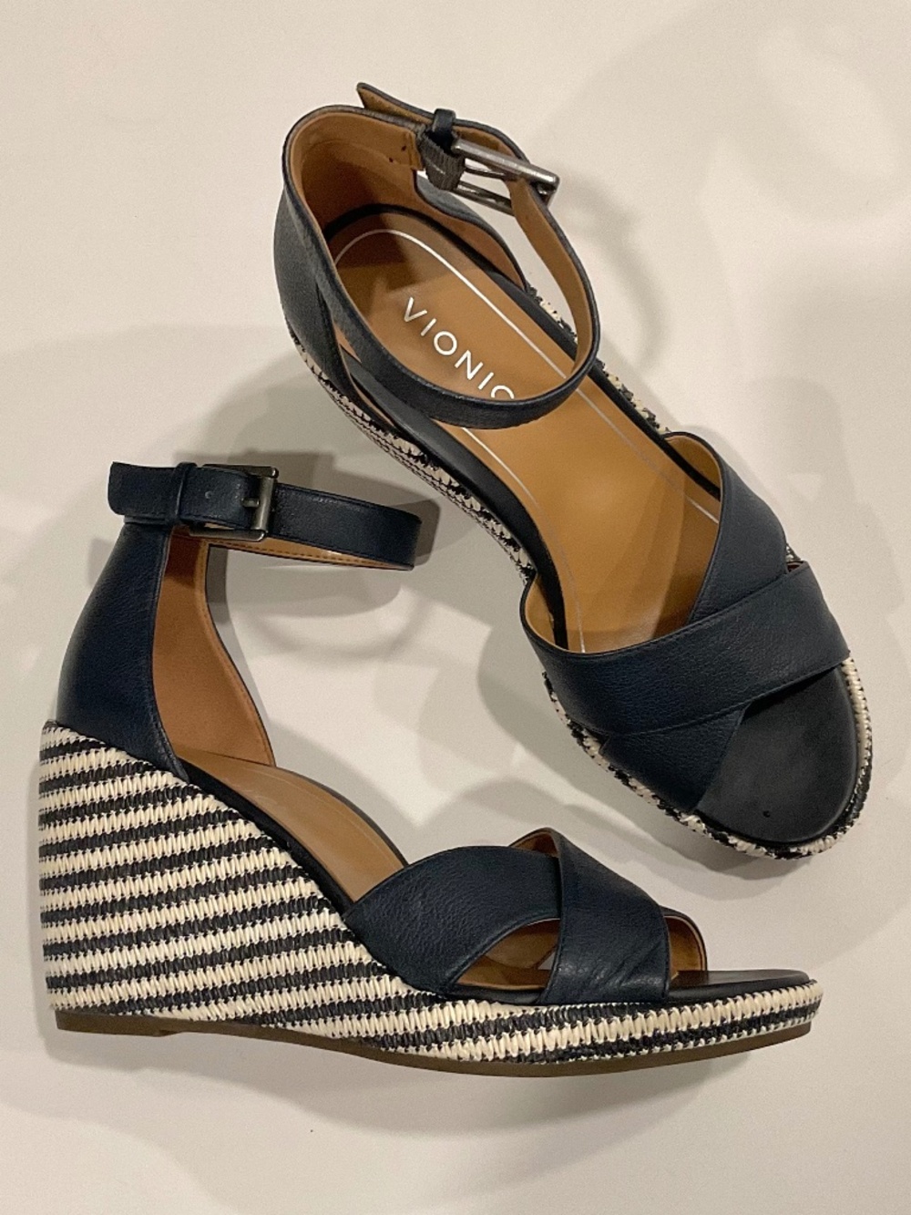 VIONIC Marina Wedge Sandal in Blue & White Size 8 LIKE NEW